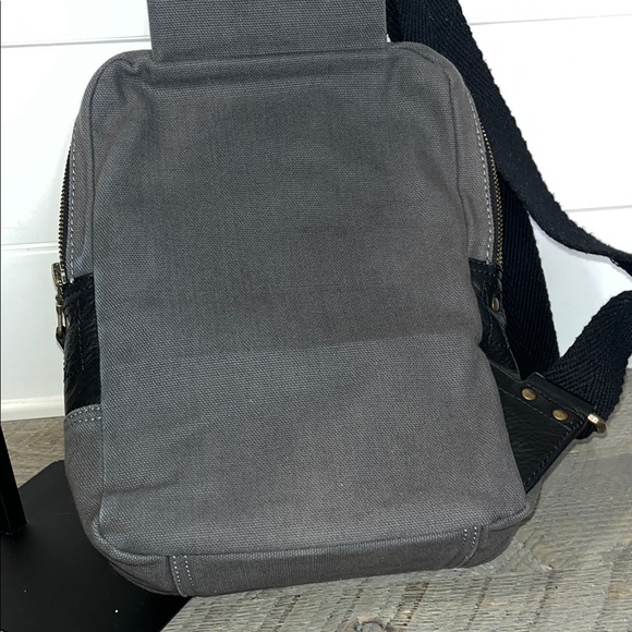 Will Leathergoods Commuter Sling Pack - Picture 15 of 16